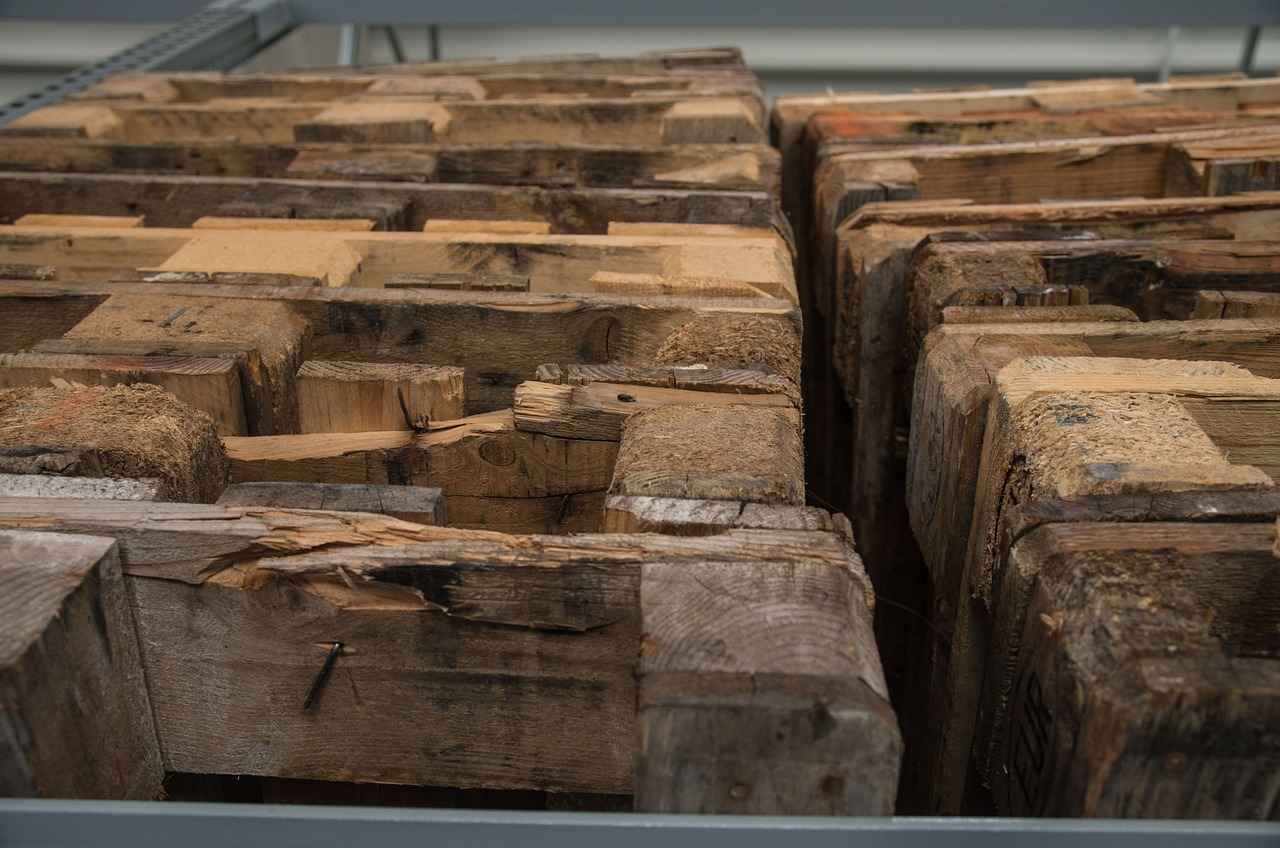 What Are the Benefits of Using Pallet Wood for Room Dividers?