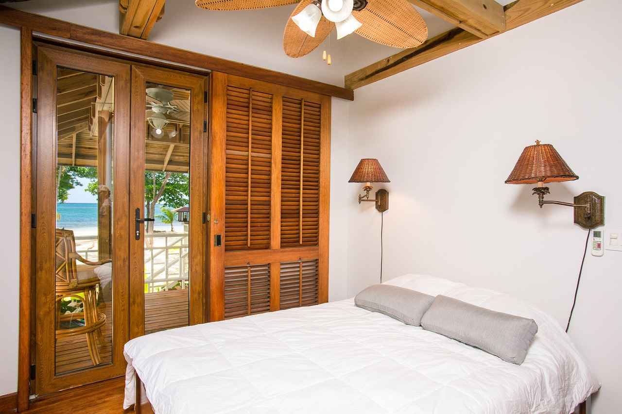 Maintaining Privacy with Transparent Room Dividers