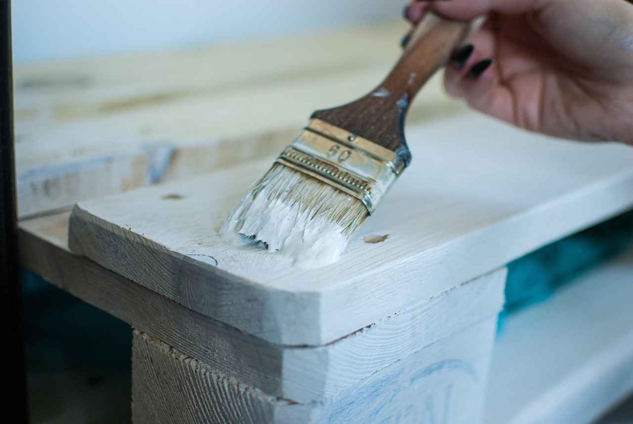 How to Make a Pallet Wood Room Divider (Rustic & Affordable)