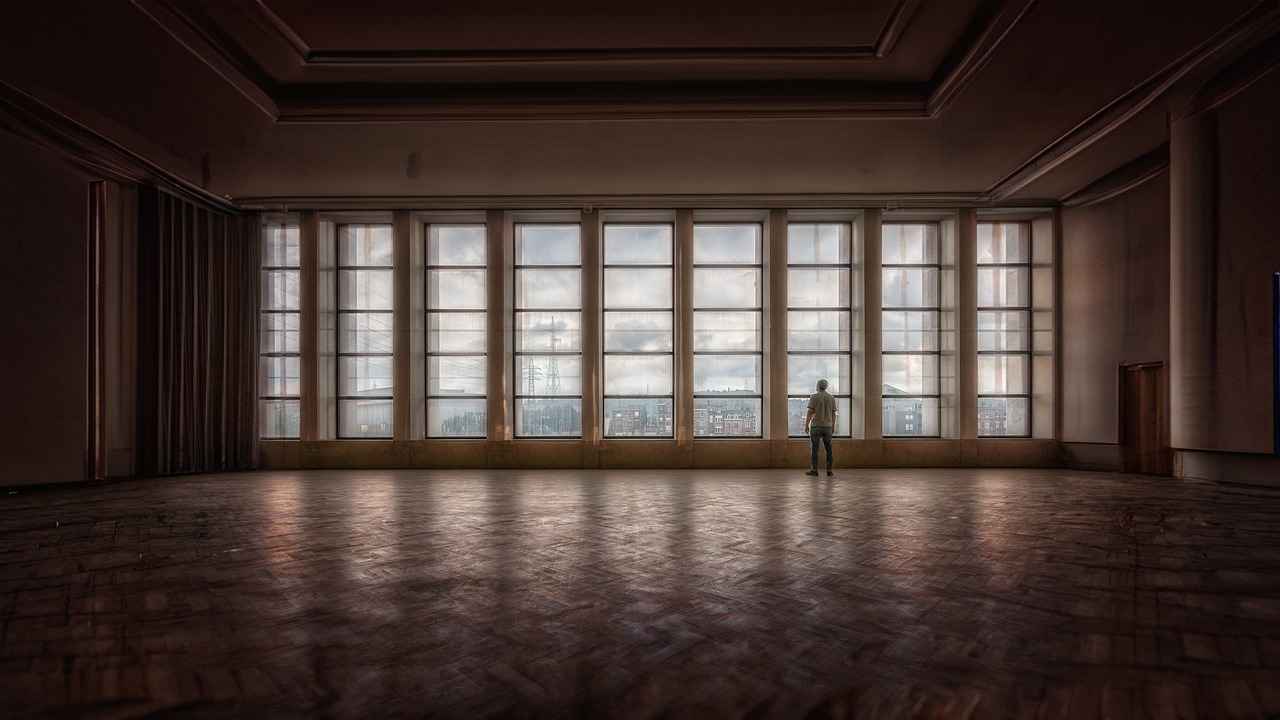 How to Build a Simple Wooden Room Divider?