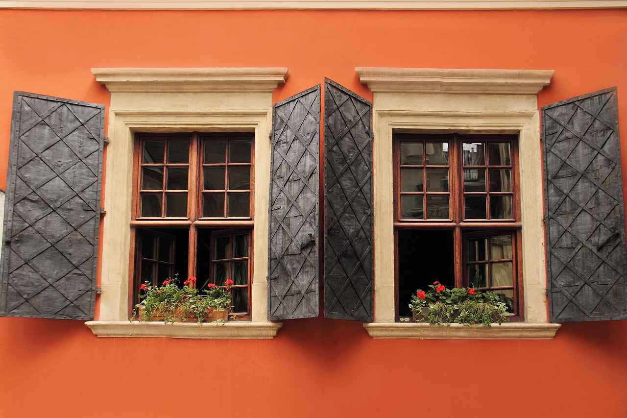 Why Use Vintage Windows for Room Dividers?