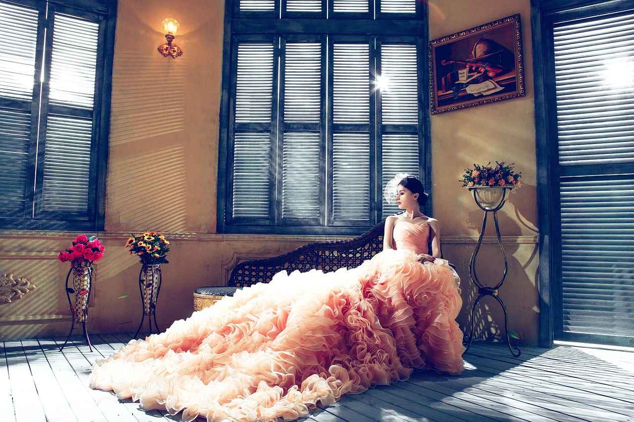 Trendy Designs for Luxury Room Dividers
