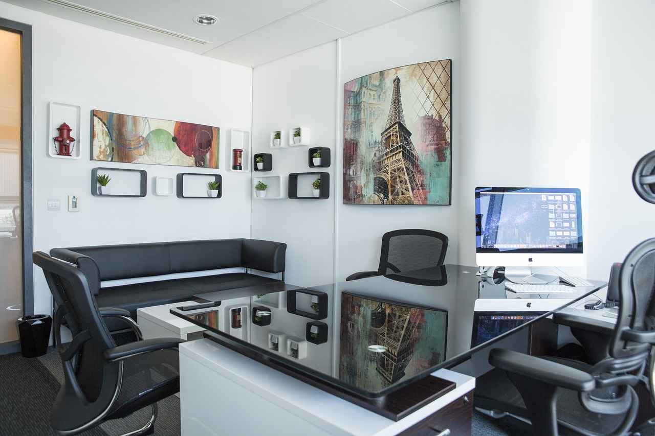 What Materials Are Commonly Used for Office Cubicle Dividers?